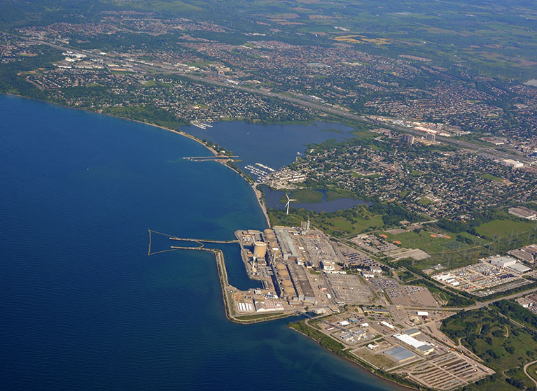 L'image sélectionnée. Une vue aérienne de la centrale nucléaire de Pickering